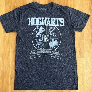 Harry Potter Hogwarts T Shirt Size Medium…new